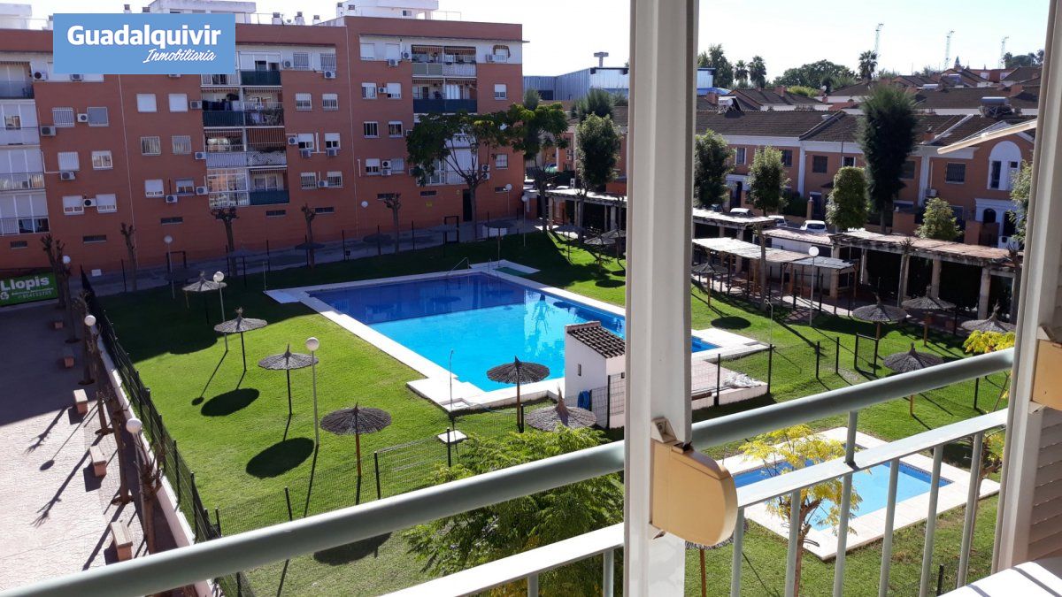 Piso en urbanización cerrada en Montequinto